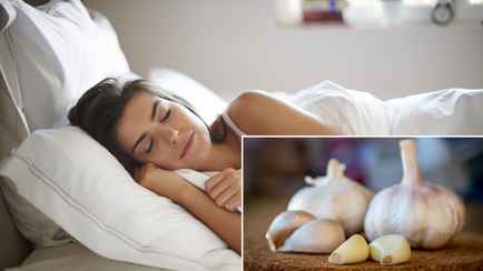 Не кладёте чеснок под подушку перед сном? Вот с какой частой проблемой поможет справиться осенью