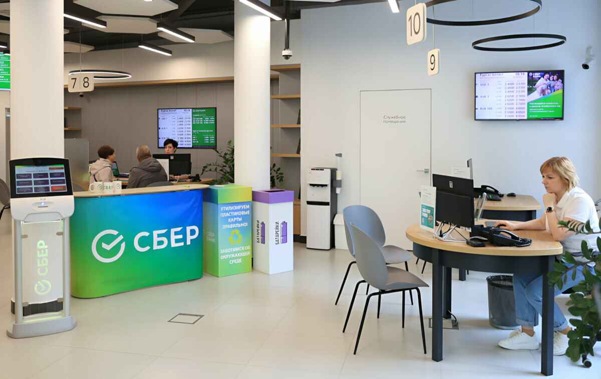 Сбер Банк предупредил белорусов о перебоях в работе своих банкоматов до и после Нового года. Что делать?