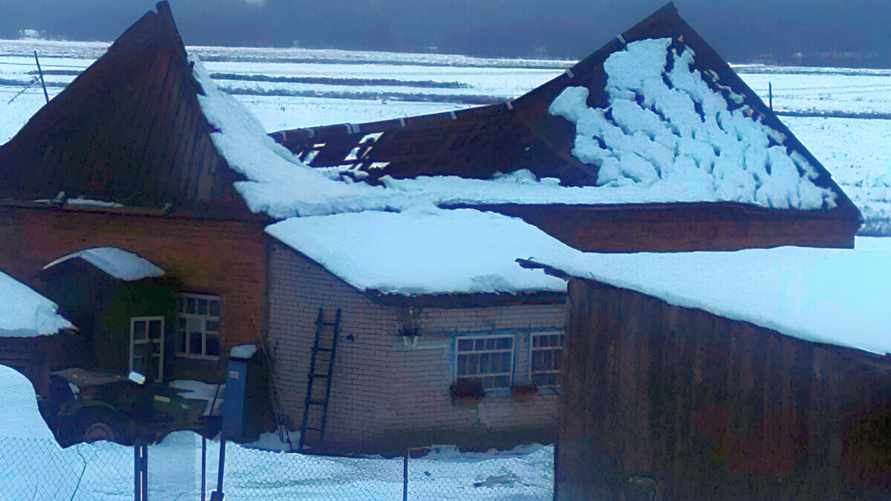 Рухнувшая крыша в Дрибинском районе.