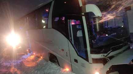 Под Слонимом автобус с детьми вылетел с дороги