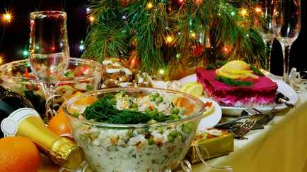 Можно ли хранить оставшиеся новогодние салаты на балконе? Вот сколько часов они «живут»