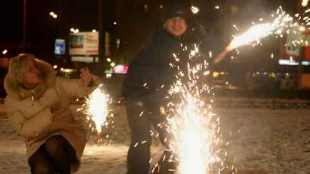 До 1110 руб штрафа или арест. В милиции рассказали, когда за петарды и салюты грозит наказание