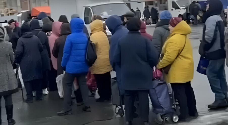 В Белгороде люди массово скупают дешевые куриные яйца.