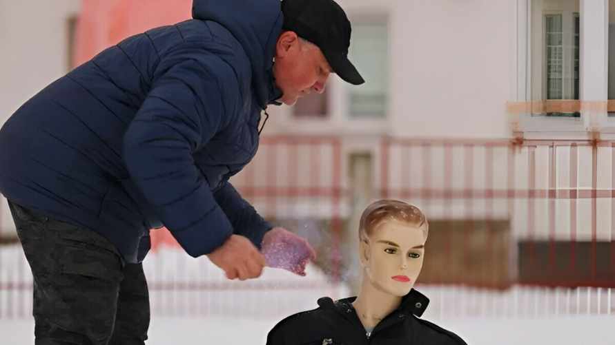 Спасатели взорвали манекен во дворе гомельской школы. Что произошло?