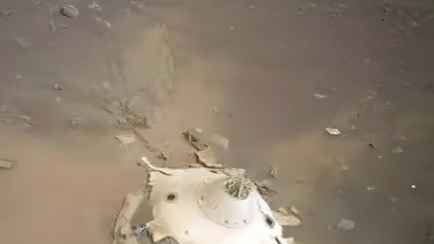 Вертолет NASA снял на Марсе обломки инопланетного аппарата