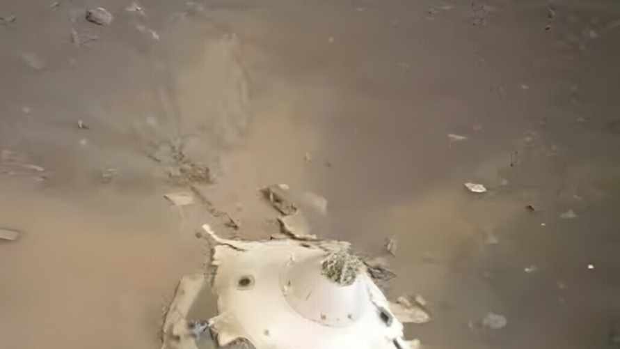 Вертолет NASA снял на Марсе обломки инопланетного аппарата