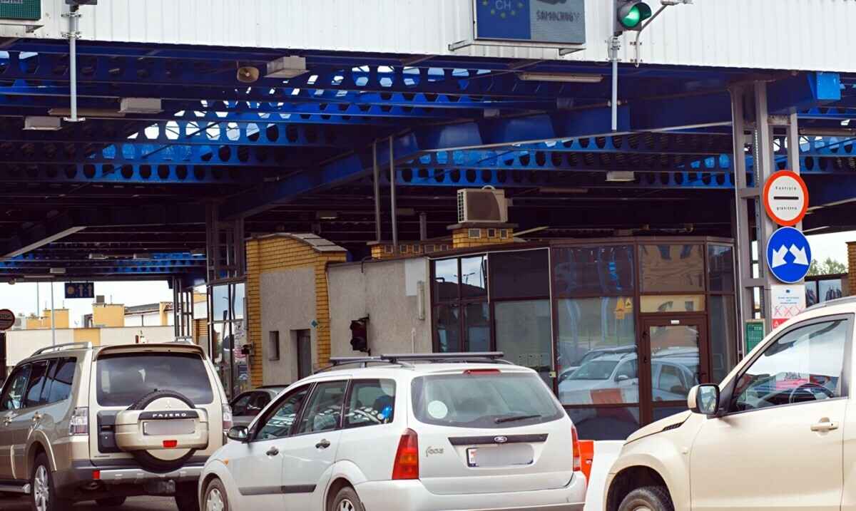 ГТК обвинил Польшу и праздники в создании многокилометровой пробки из белорусов в Тересполе