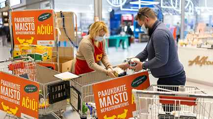 В Литве разрешили продавать просроченные продукты в магазинах. Сколько ещё такие можно есть на самом деле?