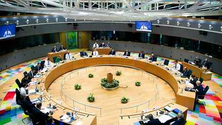 ЕС утвердил 12-й пакет санкций против России. А что россиянам разрешил?