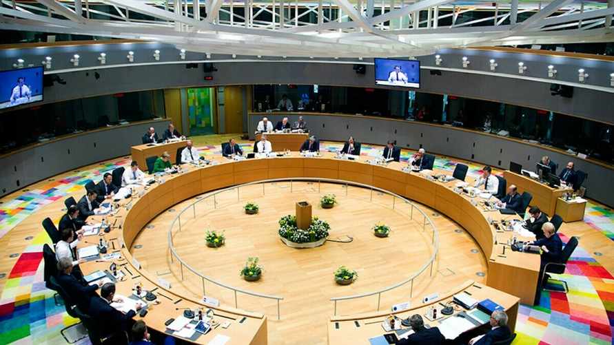 ЕС утвердил 12-й пакет санкций против России. А что россиянам разрешил?