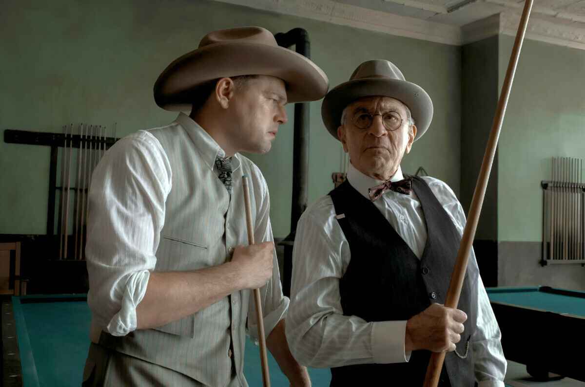 Леонардо ДиКаприо и Роберт Де Ниро в фильме «Убийцы цветочной луны». Изображение kinopoisk.ru.