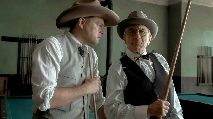 Леонардо ДиКаприо и Роберт Де Ниро в фильме «Убийцы цветочной луны». Изображение kinopoisk.ru.