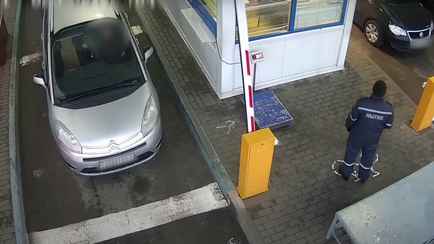 Менял номера и находил водителей. В ГТК обвинили казахстанца в незаконном ввозе авто в Беларусь