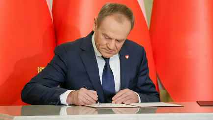 Туск отправил в отставку руководителей всех спецслужб Польши