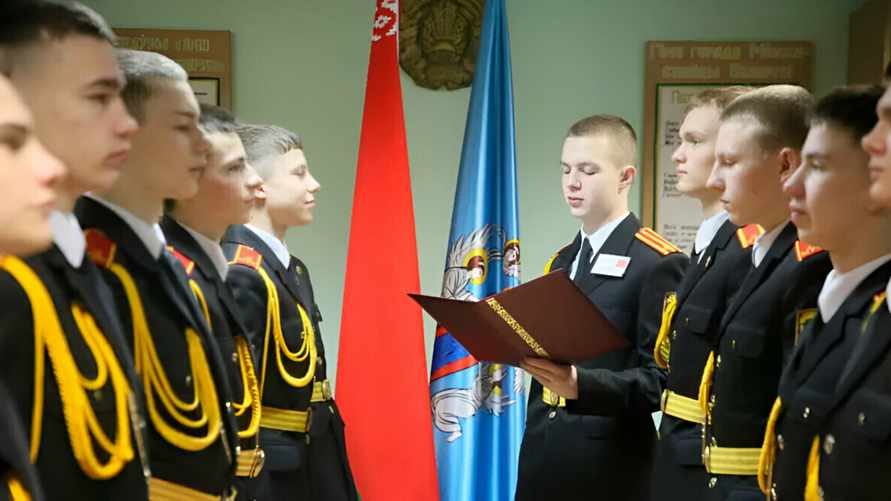 В МВД Беларуси установили минимальную оценку для поступления в свои лицеи. Сколько?