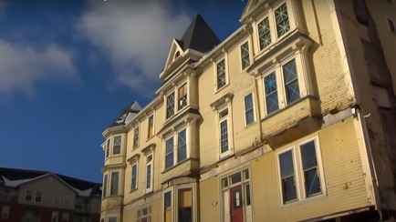 В Канаде решили передвинуть трехэтажный дом. Как? Подсказку нашли в ванной