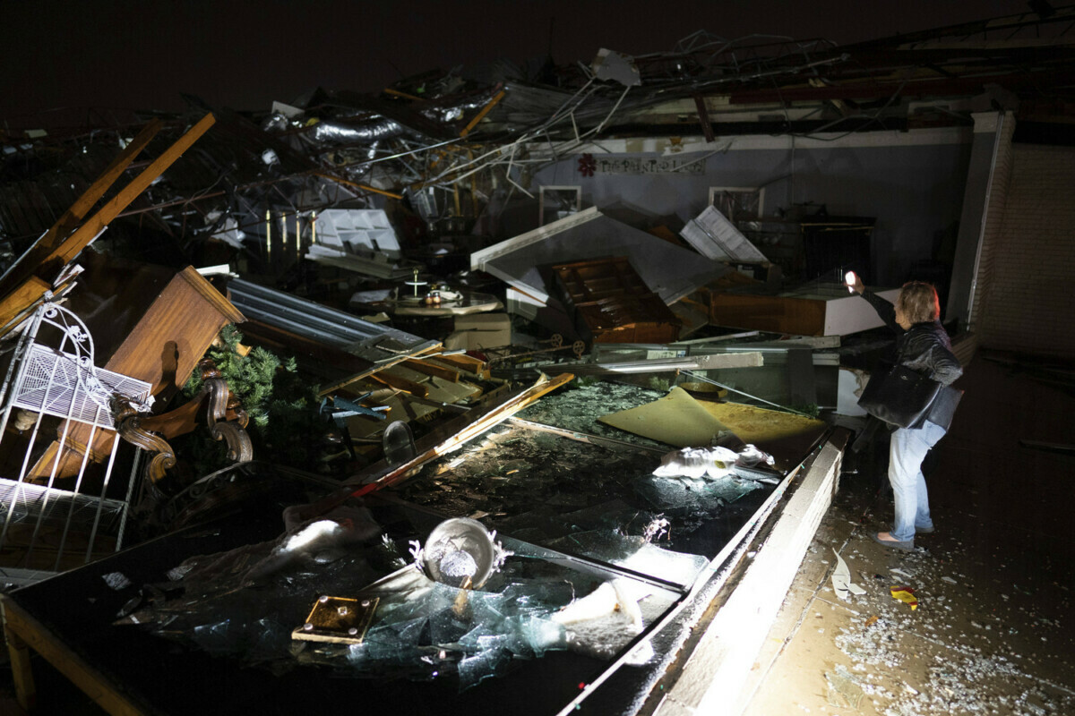 По США пронеслась серия торнадо — шесть погибших, десятки пострадавших