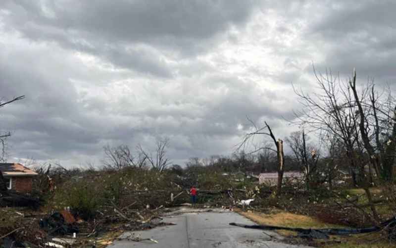 Дома, поврежденные торнадо в Кларксвилле