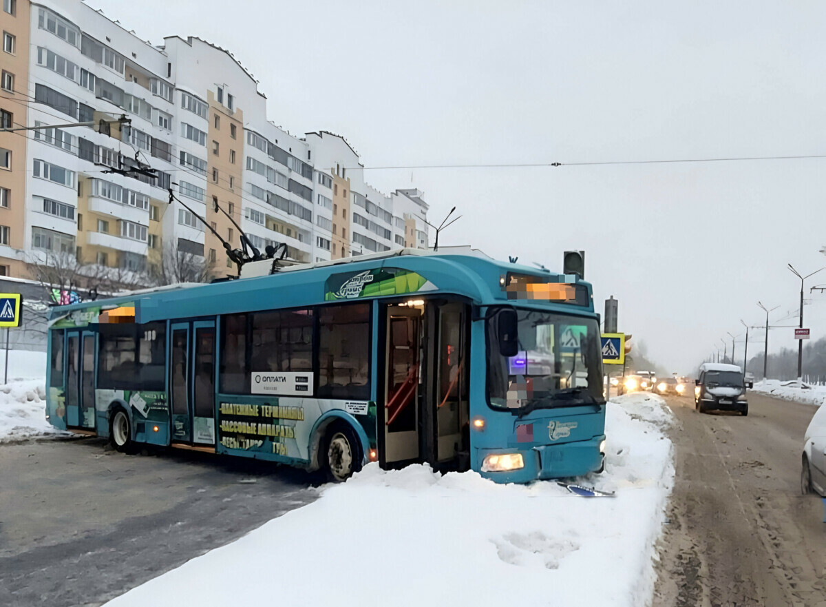 В Витебске водитель троллейбуса попытался избежать ДТП. Вот, что из этого  вышло - Telegraf.news