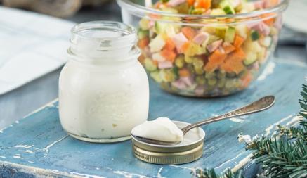 Замените майонез в салатах этим простым и вкусным соусом. Как приготовить за 2 минуты?