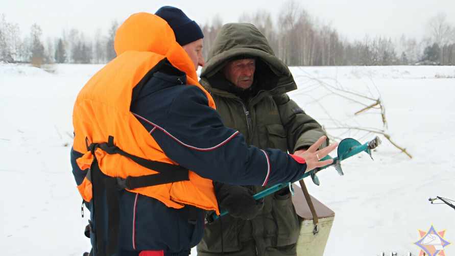В МЧС пригрозили белорусским рыбакам штрафом до 3700 рублей. Наличие чего проверяют во время рейдов?