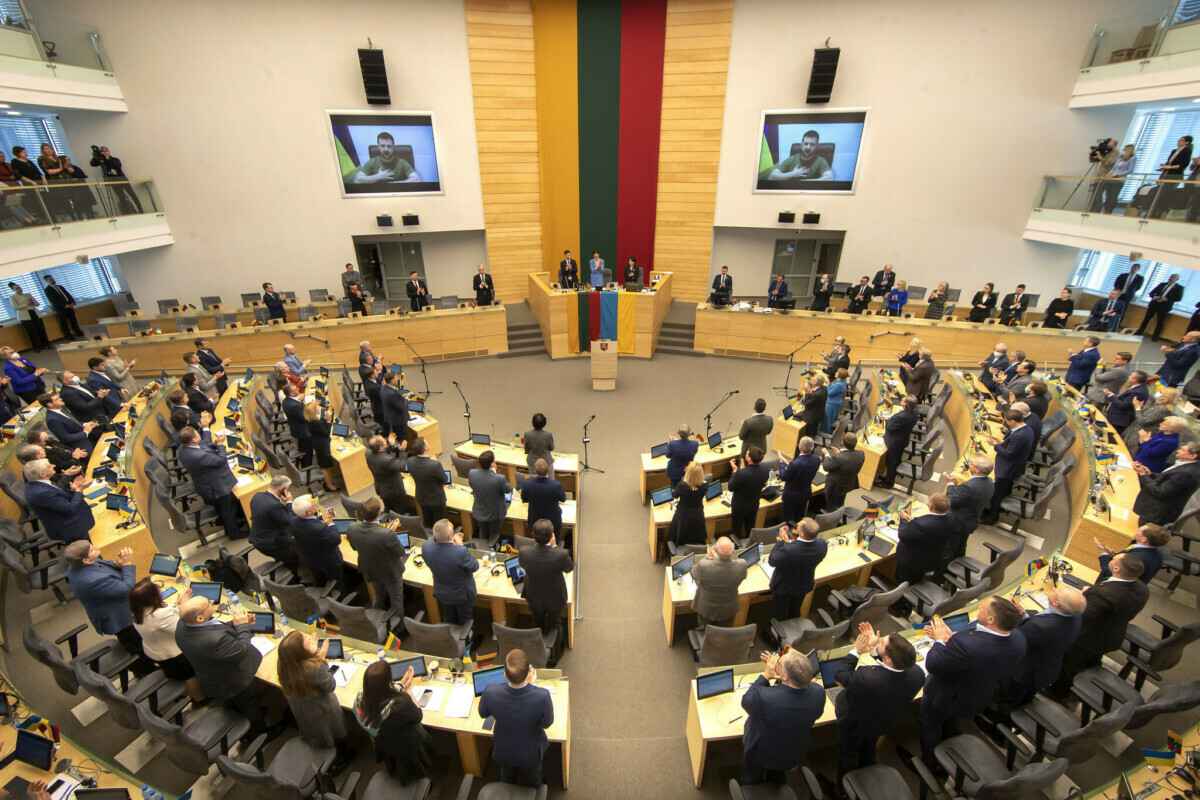 В Литве решили создать комиссию по оценке белорусских артистов и спортсменов. Это что такое?