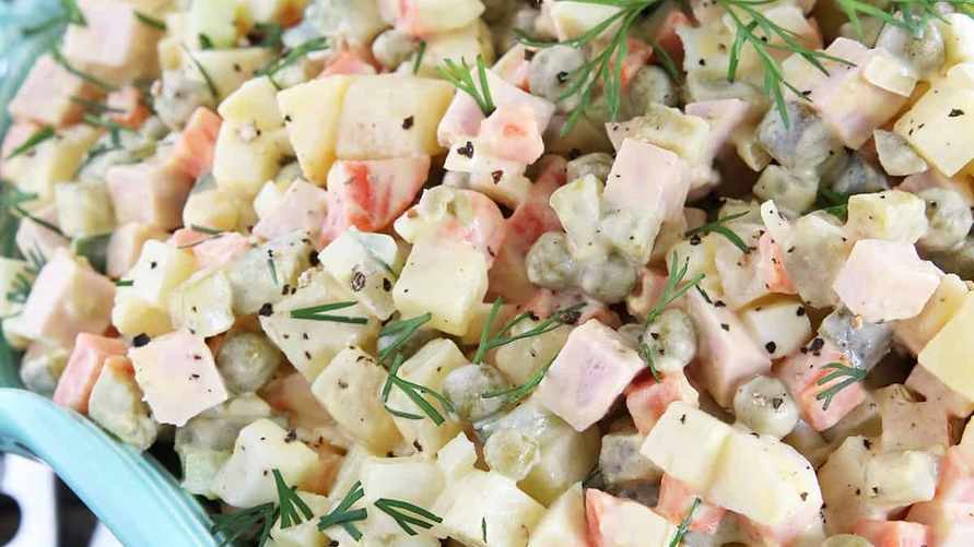 Сколько можно хранить Оливье? Это правило должны соблюдать все белорусские любители салата