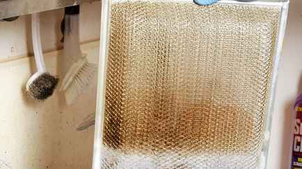 Осевший жир на вытяжках исчезнет за считанные секунды. Ищите на этикетках моющих средств это вещество