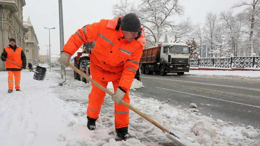 ЖКХ поставило экспериментальные ящики в подъездах домов Минска. Зачем?