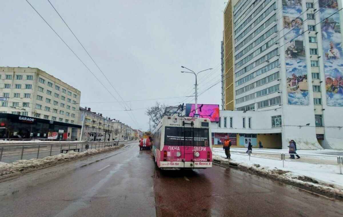 В Витебске прямо на ходу загорелся троллейбус с пассажирами