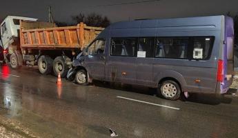 В Орше маршрутка с пассажирами столкнулась с грузовиком