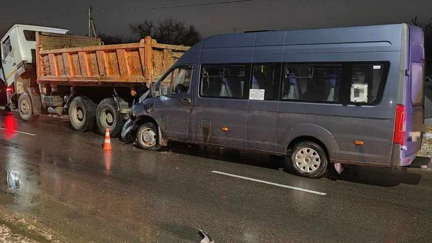 В Орше маршрутка с пассажирами столкнулась с грузовиком