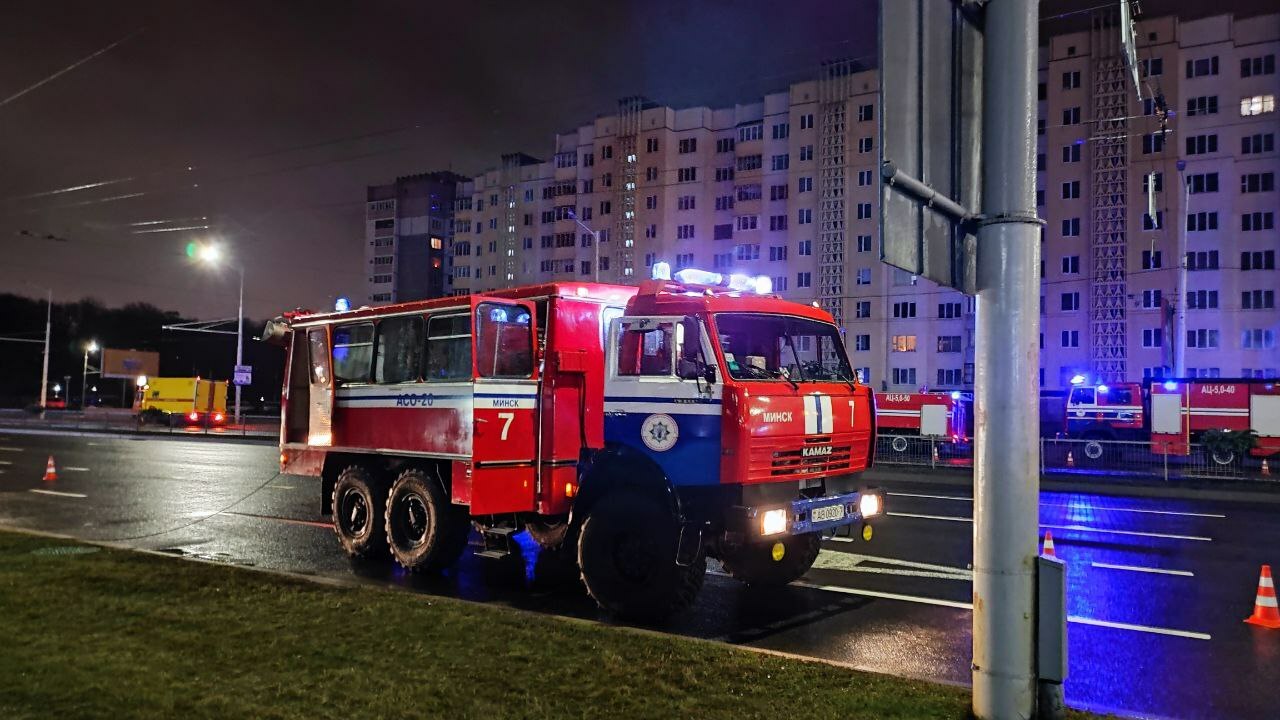 В минском метро на ст. Пушкинская тушили поезд. В МЧС все объяснили учениями