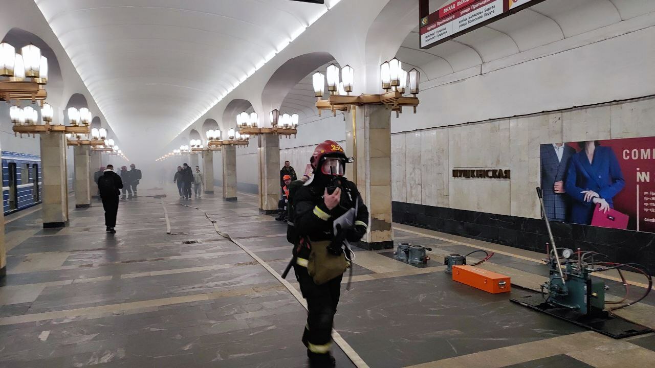 В минском метро на ст. Пушкинская тушили поезд. В МЧС все объяснили учениями