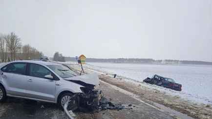 В Пружанском районе водитель устроил лобовое столкновение. Четыре автомобиля попали в одно ДТП