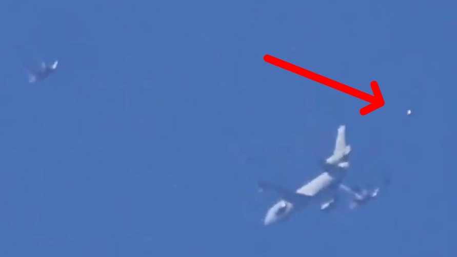 "Как-то страшно смотреть" - Очевидцы сняли рядом с самолётом Байдена НЛО