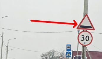 В Борисове заметили необычный дорожный знак. В ГАИ рассказали, что он значит