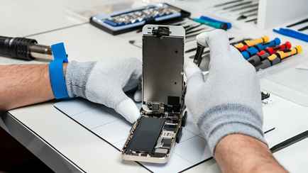 В Минске открыли «производство» айфонов. Это как?