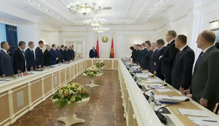 Лукашенко рассказал, почему проводил совещание по ценам шепотом