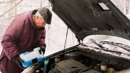 Что делать, если «незамерзайка» все-таки замерзла? Эксперты назвали 4 способа разморозить лед