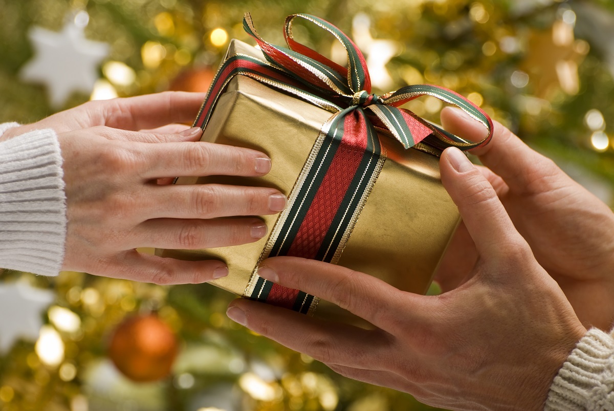 Какие подарки не стоит дарить на Новый год? Нашли 7 неудачных идей