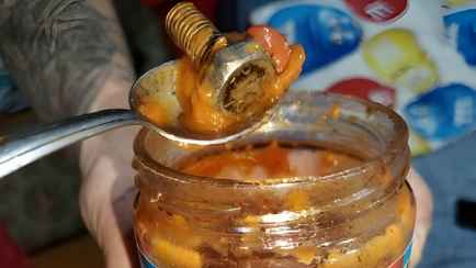 Белорус нашел болт в банке фасоли — «Если покупать постоянно, можно собрать станок»