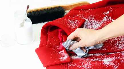 Как очистить зимнее пальто без химчистки? Этими недорогими продуктами можно буквально спасти вещь