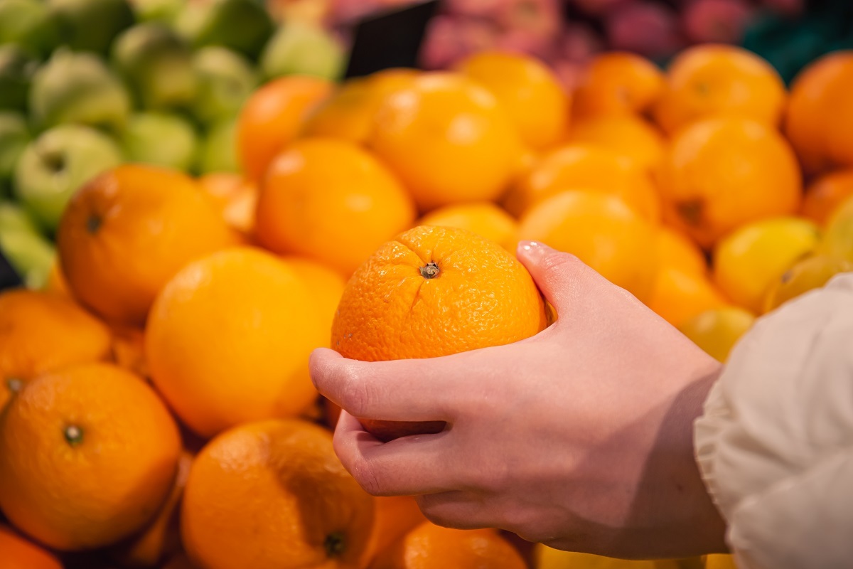 Как выбрать сладкие апельсины в магазине? Об этой хитрости с "пупком" мало кто знает