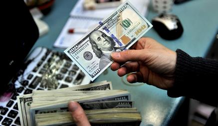 Может вернуться к 3 рублям? Экономисты рассказали, что будет с курсом доллара в Беларуси до конца года