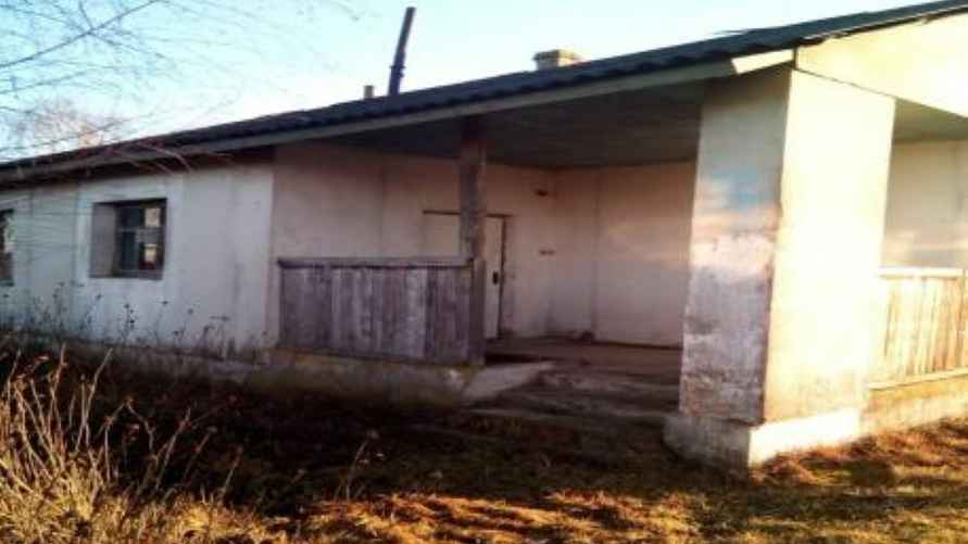 Квартира в Слонимском районе. 2 комнаты, общая площадь – 48,2 кв.м. Отопление центральное, печь, водопровод, канализация автономная.