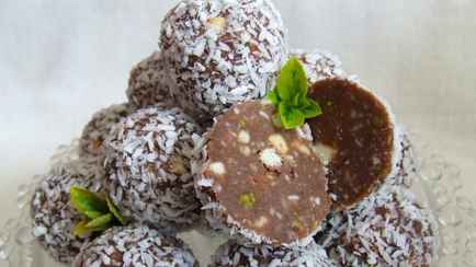 Что приготовить из засохших после Нового года тортов и печенья? Нашли рецепт вкусного и простого десерта