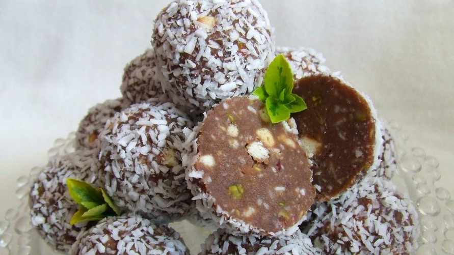 Что приготовить из засохших после Нового года тортов и печенья? Нашли рецепт вкусного и простого десерта