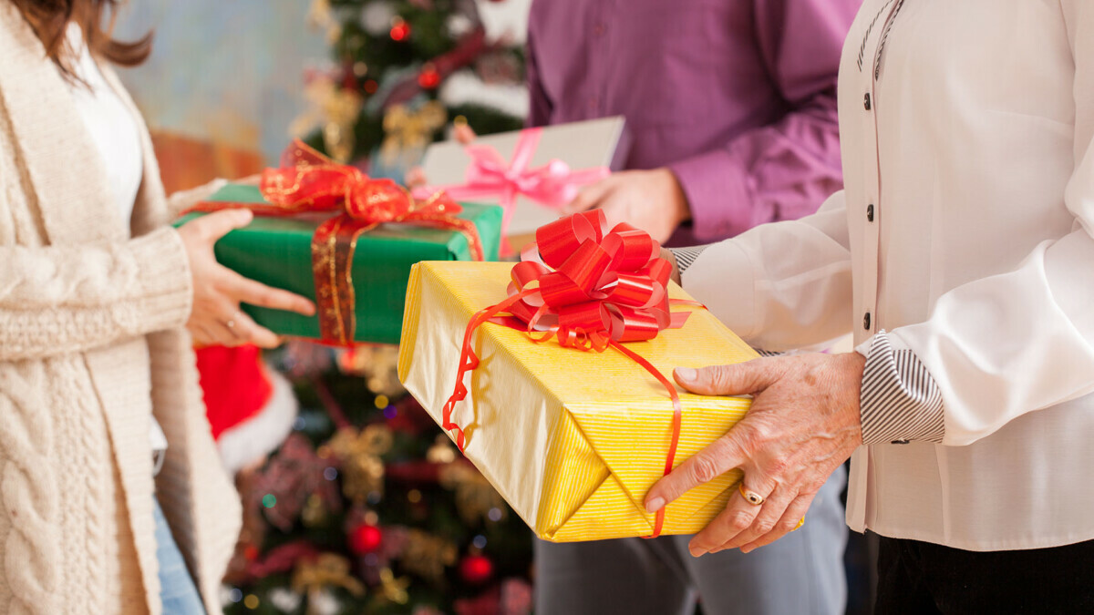 Зачем дуть на некоторые новогодние подарки феном? Этот трюк спасет вас от неловкости