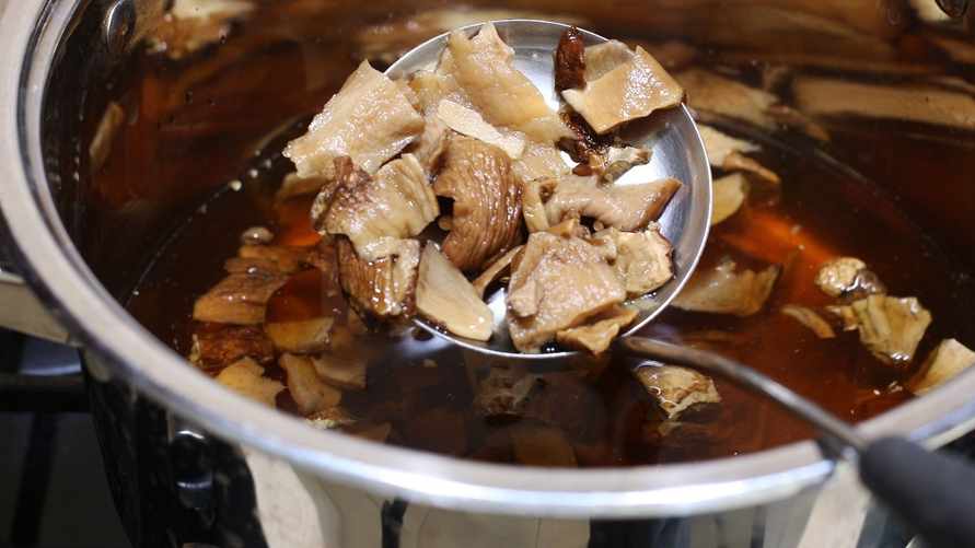 Сколько нужно варить сушеные грибы? Узнали, как не превратить их в густую кашу без вкуса